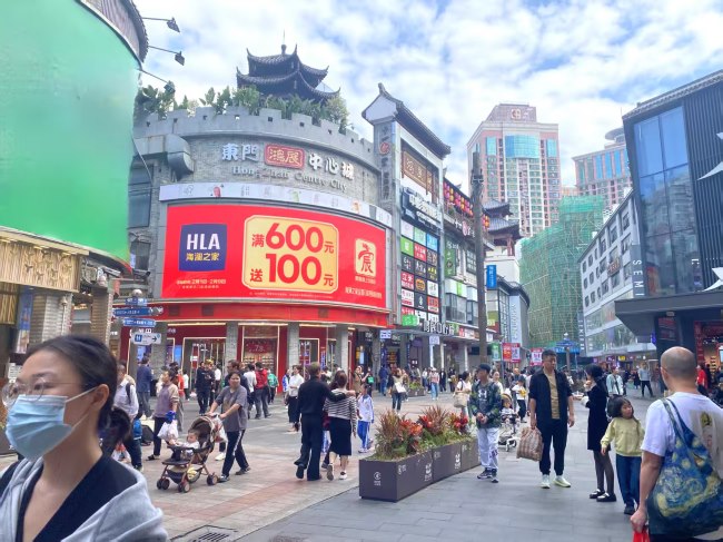 深圳東門步行街LED廣告價(jià)格，深圳鴻展中心城LED大屏廣告投放