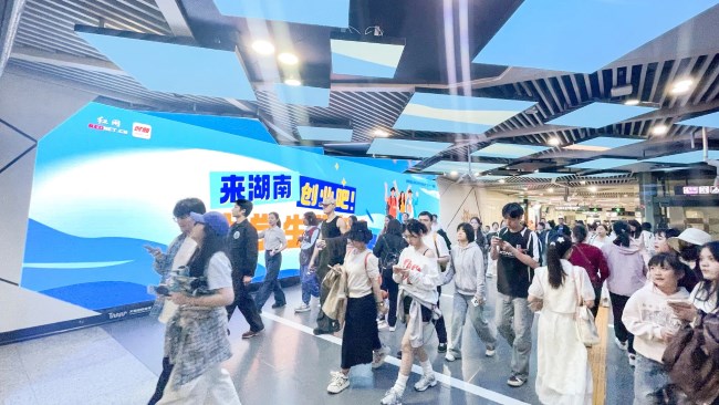 長沙地鐵湖南大學(xué)站LED廣告投放，長沙地鐵站廳大屏廣告價格