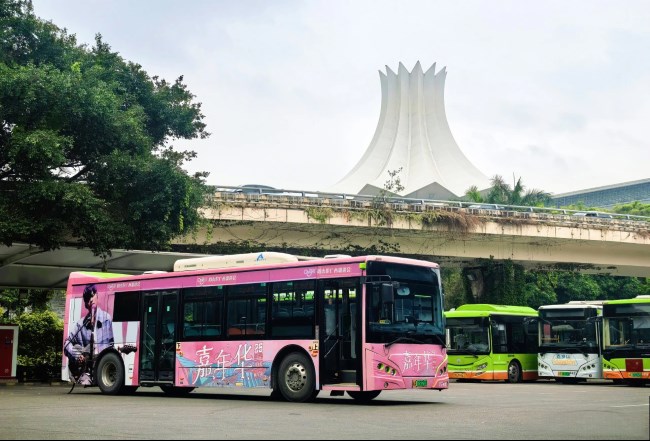 南寧公交車身外車貼廣告投放，南寧巴士車身噴繪廣告價格