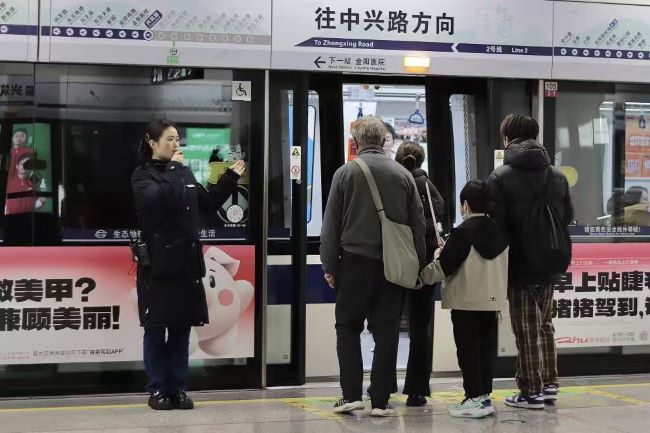 貴陽地鐵內(nèi)包車貼廣告投放案例，貴陽地鐵屏蔽門貼廣告價(jià)格