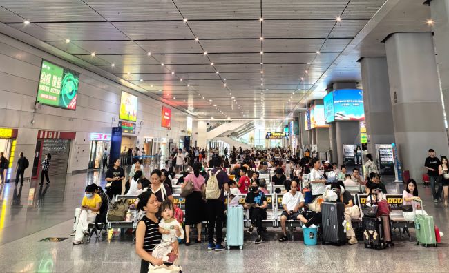 佛山西站候車大廳檢票口上方廣告，佛山西高鐵站大屏廣告價(jià)格