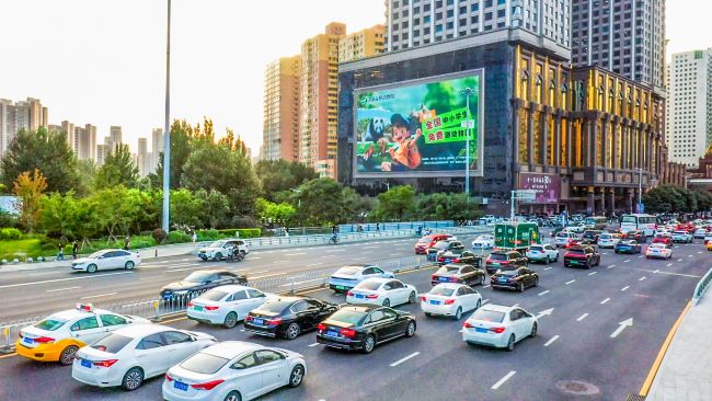 沈陽青年大街萬鑫酒店LED廣告投放，沈陽大屏廣告價格
