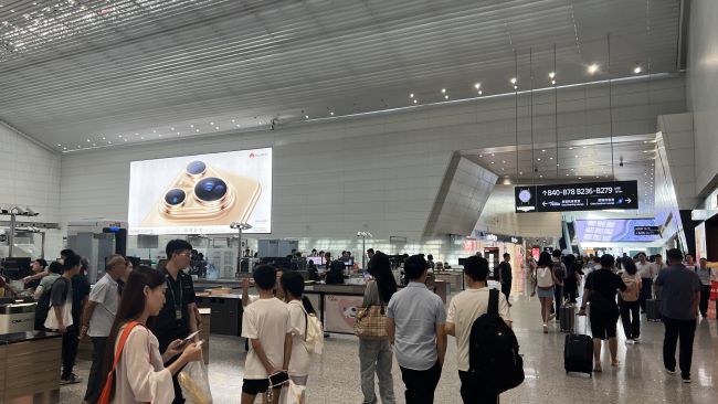 廣州機(jī)場(chǎng)出發(fā)安檢大廳高空墻面廣告牌投放，廣州白云機(jī)場(chǎng)廣告