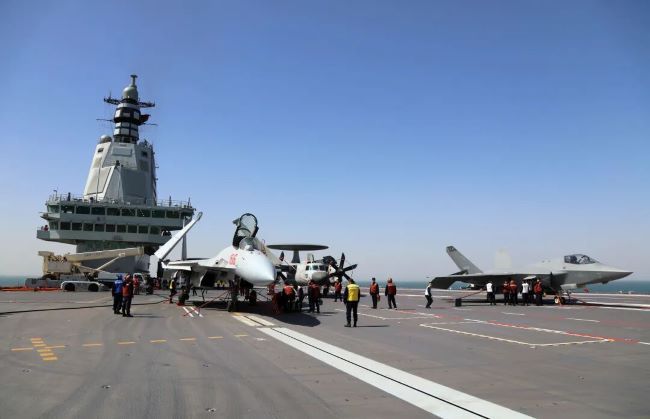 福建艦三型艦載機(jī)成功起降有什么歷史和現(xiàn)實(shí)意義