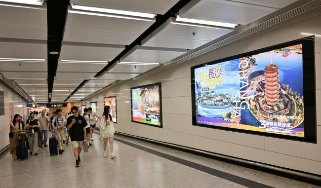 香港西九龍站通道墻面燈箱廣告投放，香港西九龍高鐵廣告價(jià)格